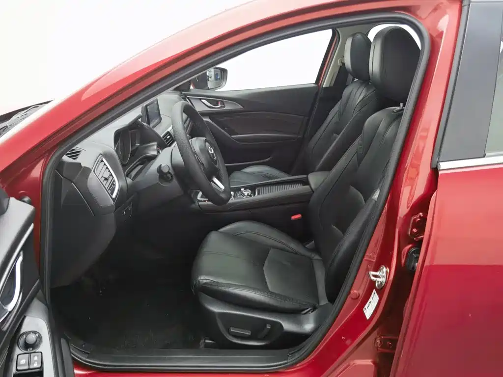 Mazda 3 Axela 2018 — фото 10