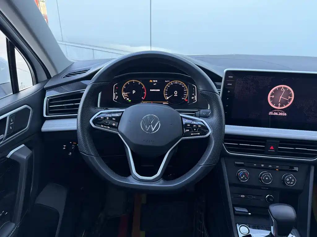 Volkswagen Tiguan L 2022 — фото 10