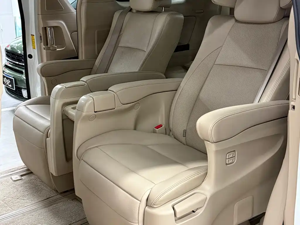 Toyota Alphard 2012 — фото 13