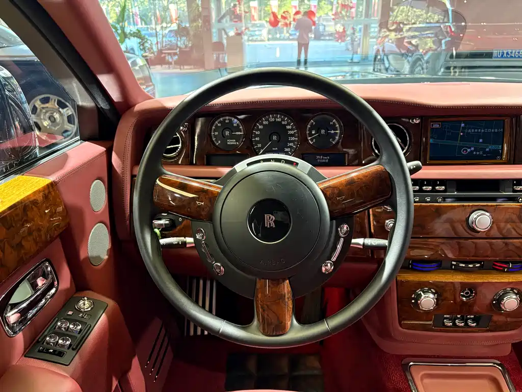 Rolls-Royce Phantom 2012 — фото 17
