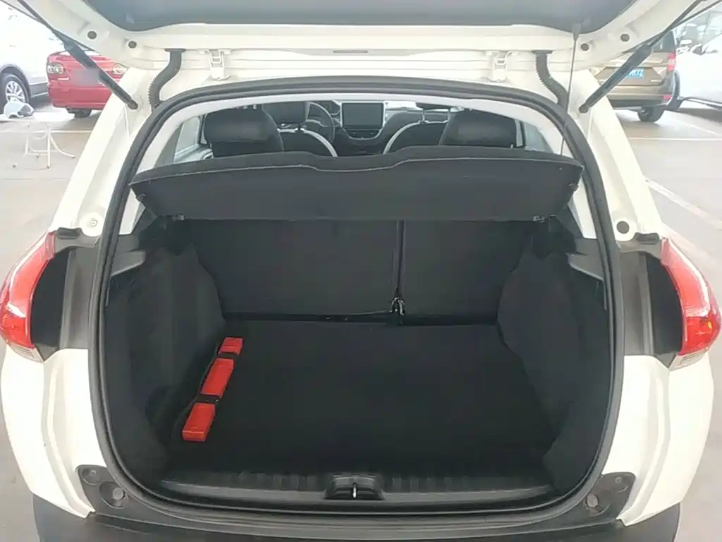 Peugeot 2008 2014 — фото 19