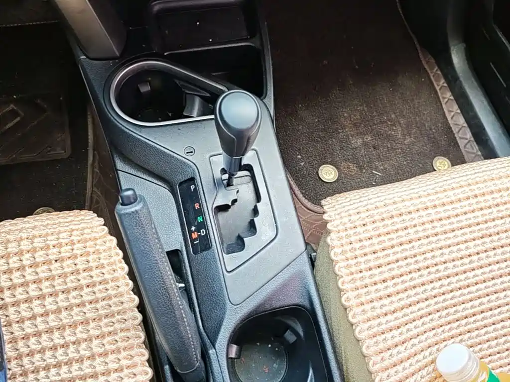 Toyota RAV4 2018 — фото 14