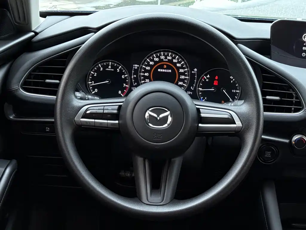 Mazda 3 Axela 2024 — фото 17
