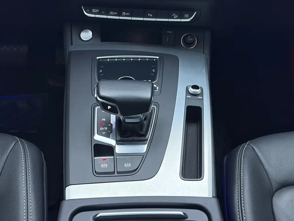Audi Q5L 2020 — фото 14