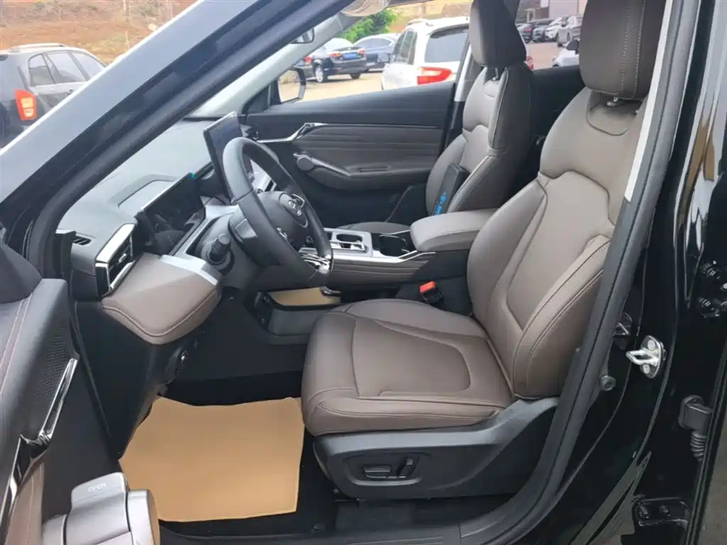 GAC Motor Trumpchi GS4 2025 — фото 15