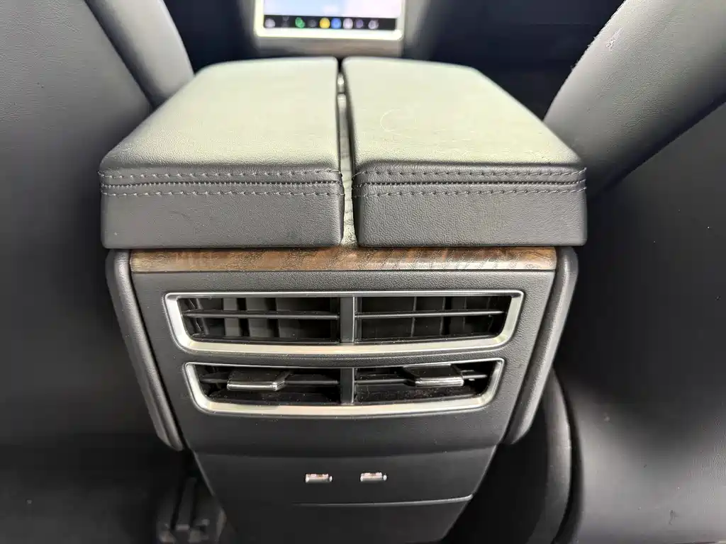 Tesla Model X 2018 — фото 19
