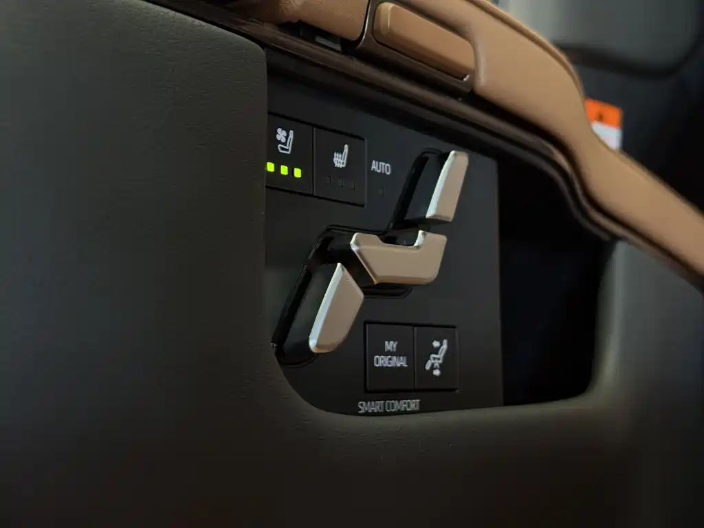 Toyota Alphard 2024 — фото 13