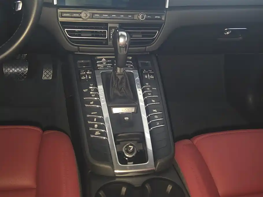 Porsche Macan 2019 — фото 16