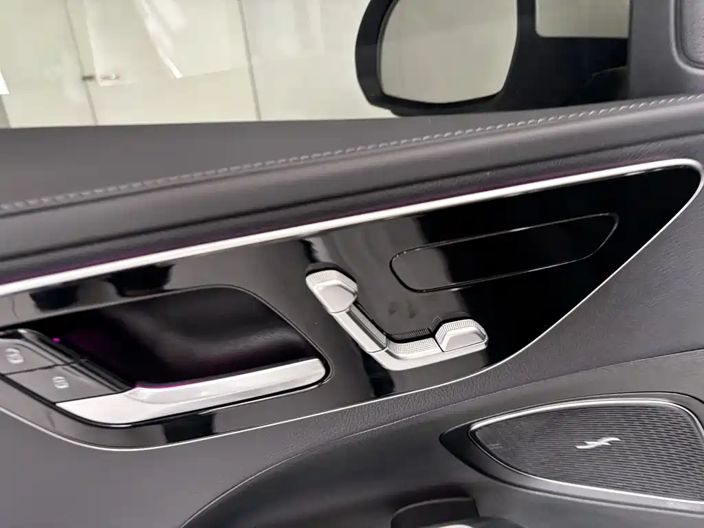 Mercedes-Benz C-Class 2025 — фото 12