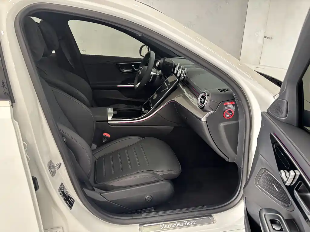 Mercedes-Benz C-Class 2025 — фото 28