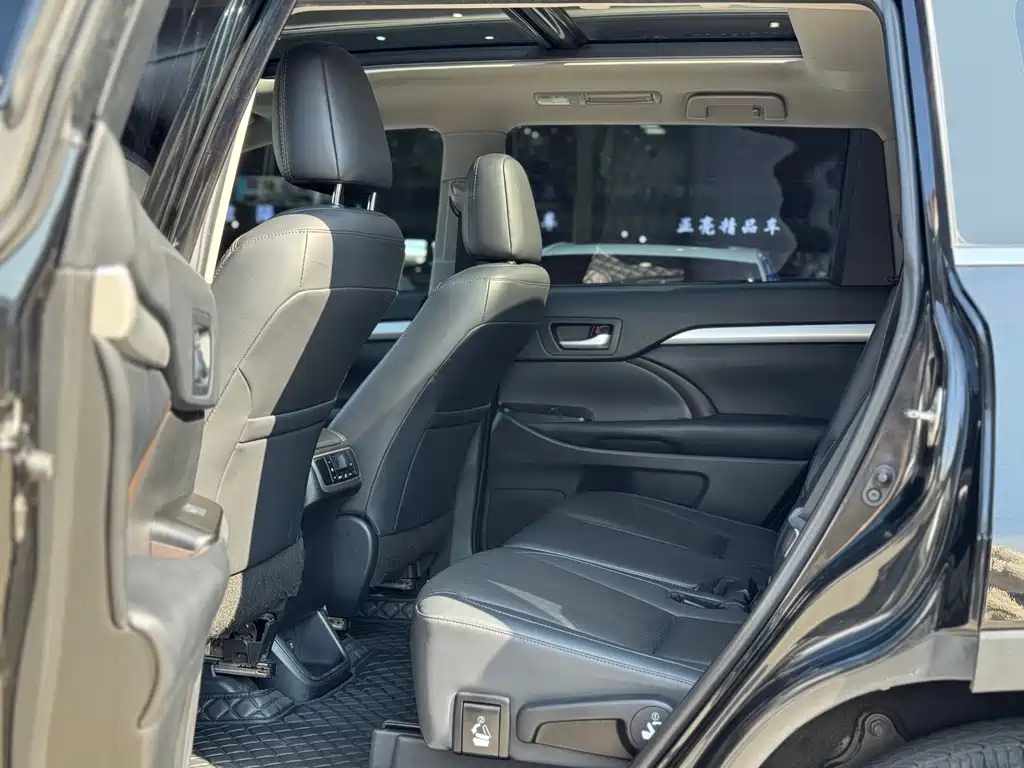 Toyota Highlander 2020 — фото 11