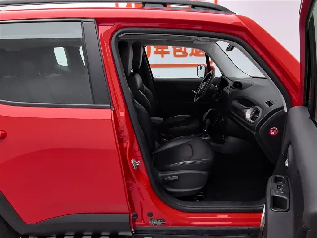 Jeep Renegade 2018 — фото 23