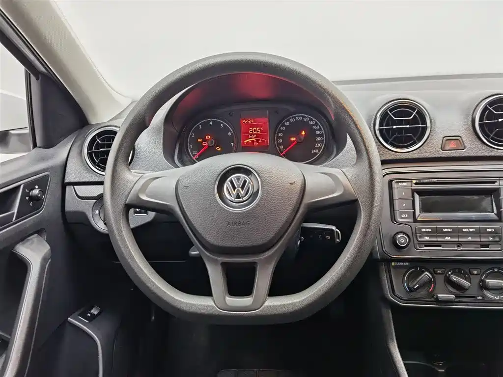Volkswagen Jetta 2019 — фото 11