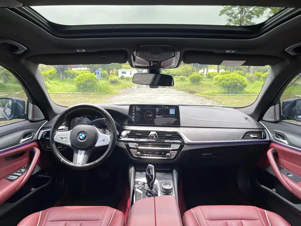 BMW 5 Series 2023 — фото 17