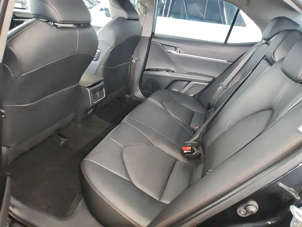 Toyota Camry 2023 — фото 17