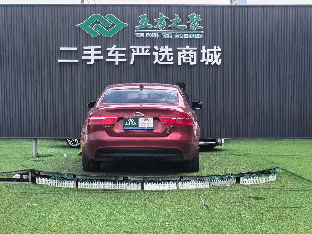 Jaguar XE 2017 — фото 20