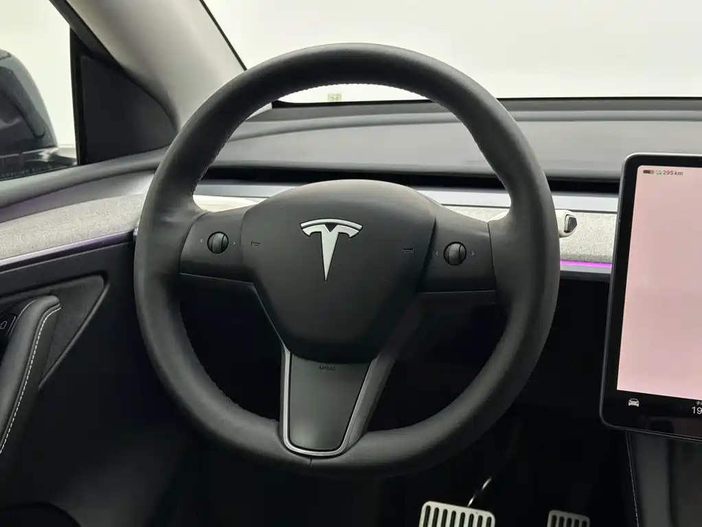 Tesla Model Y 2024 — фото 12
