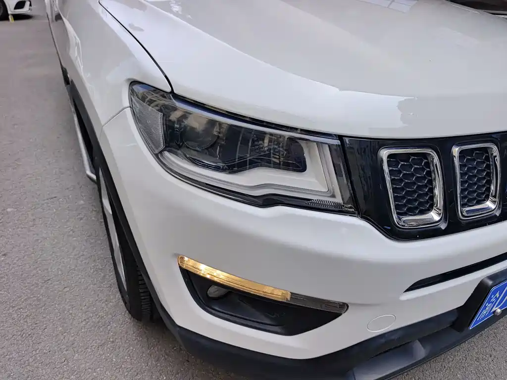 Jeep Compass 2018 — фото 17