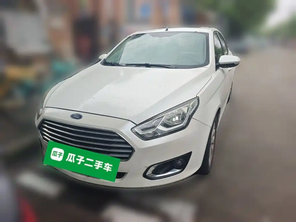 Ford Escort 2015 — фото 23