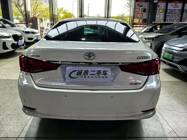 Toyota Crown 2017