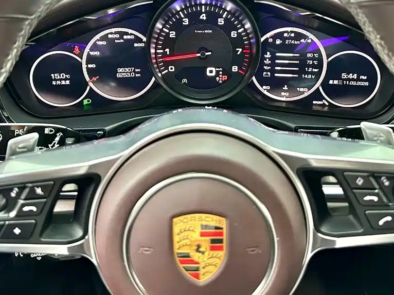 Porsche Panamera 2018 — фото 11
