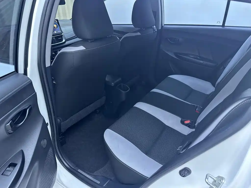 Toyota Yaris L 2022 — фото 11