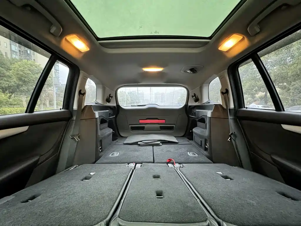 BMW 2 Series Wagon 2018 — фото 18