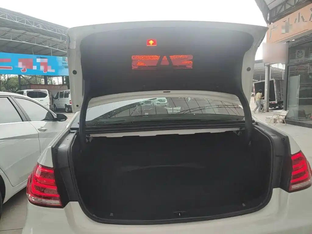 Mercedes-Benz E-Class 2015 — фото 19