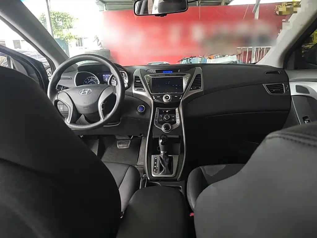 Hyundai Elantra 2015 — фото 10