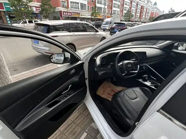 Hyundai Elantra 2023