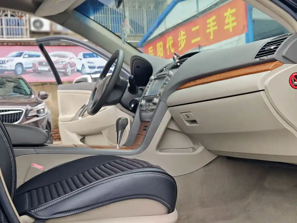 Toyota Camry 2010 — фото 13