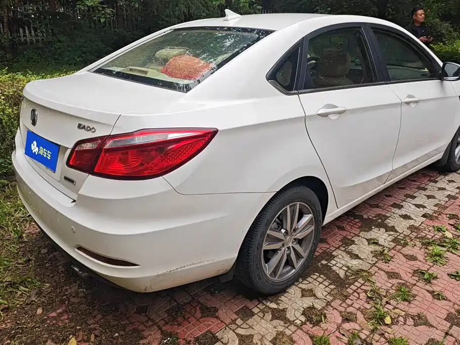 Changan Eado 2017 — фото 3