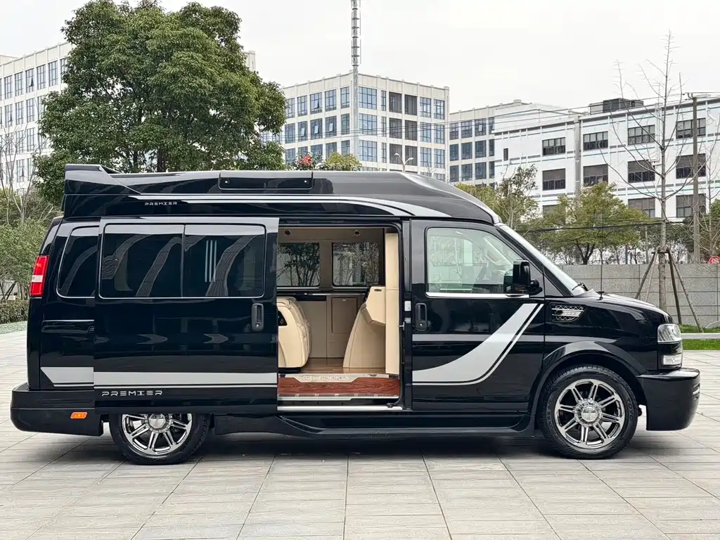 GMC Savana 2017 — фото 10