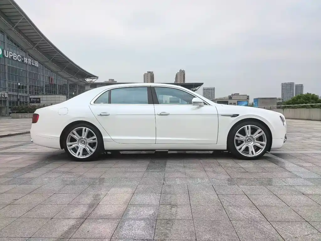 Bentley Flying Spur 2015 — фото 9