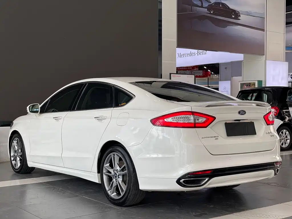 Ford Mondeo 2015 — фото 12