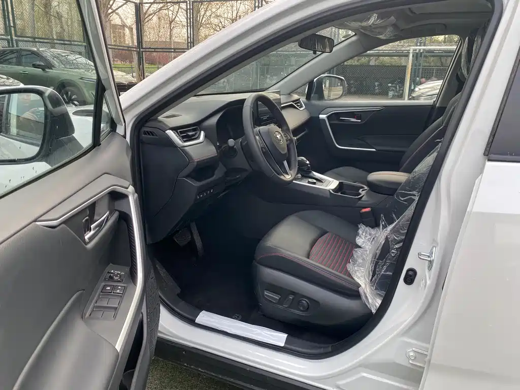 Toyota RAV4 Prime — фото 13