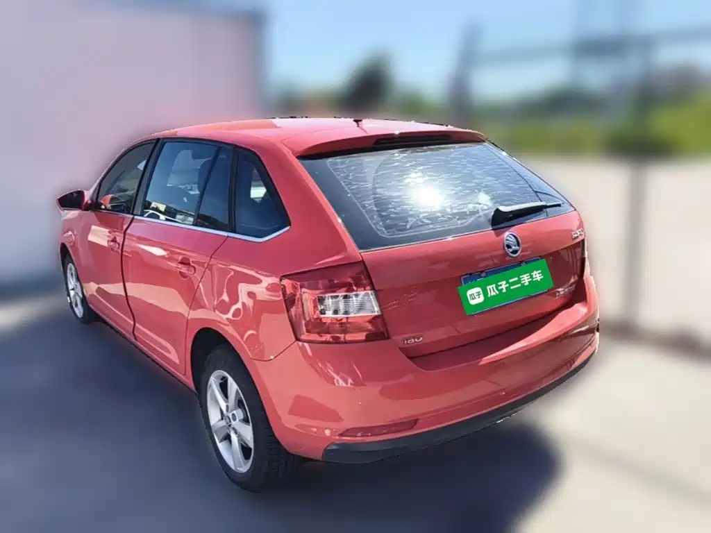 Skoda Rapid Spaceback 2017 — фото 9