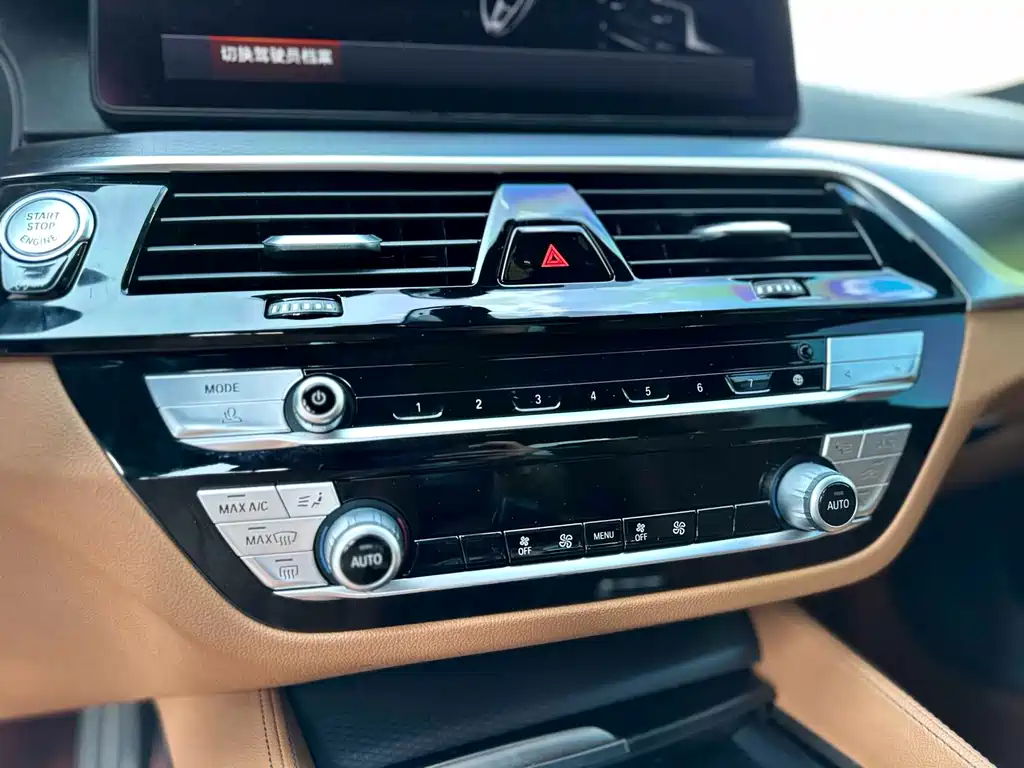 BMW 5 Series 2021 — фото 10