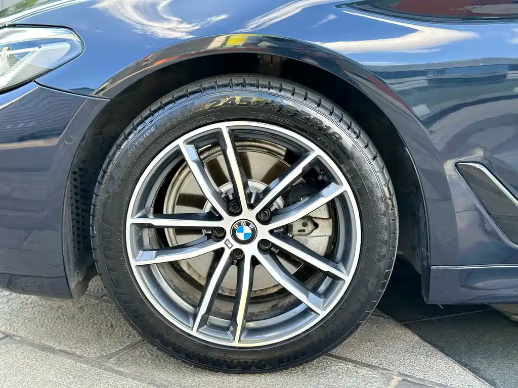 BMW 5 Series 2021 — фото 16