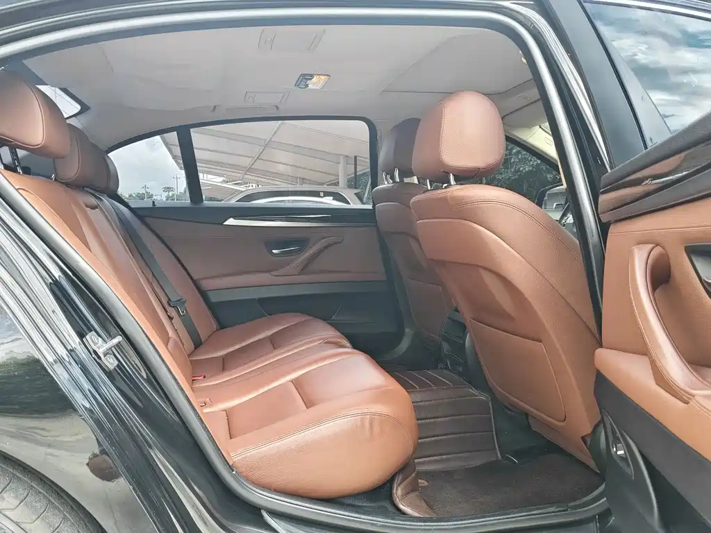 BMW 5 Series 2016 — фото 15