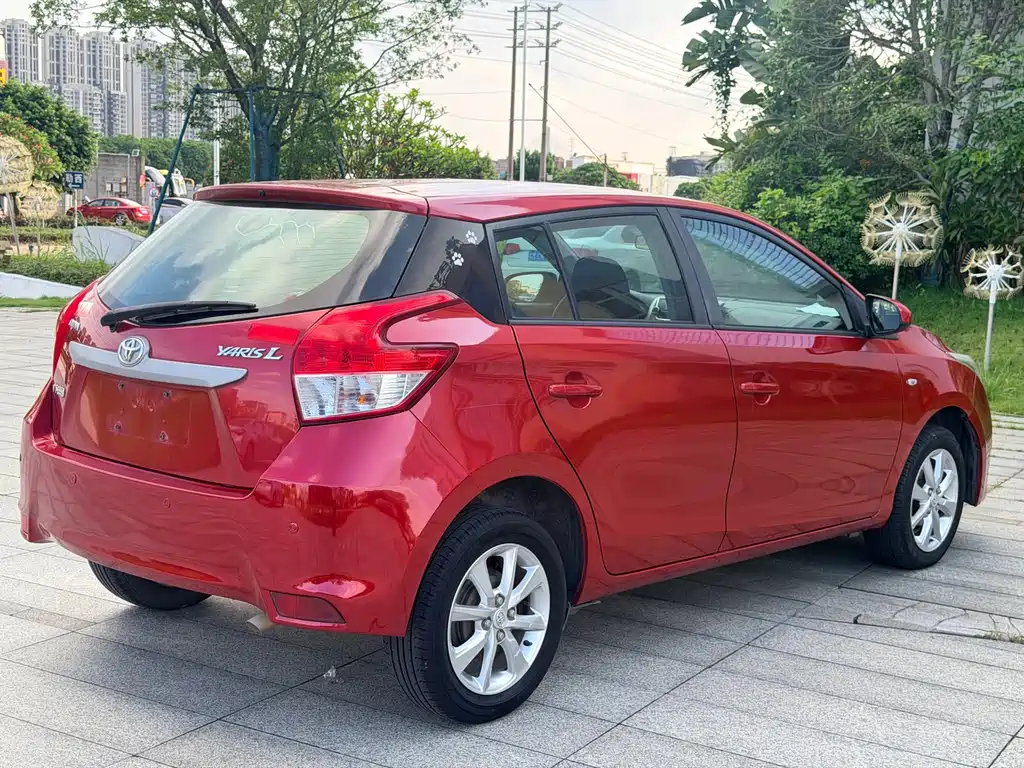 Toyota Yaris L 2014 — фото 9