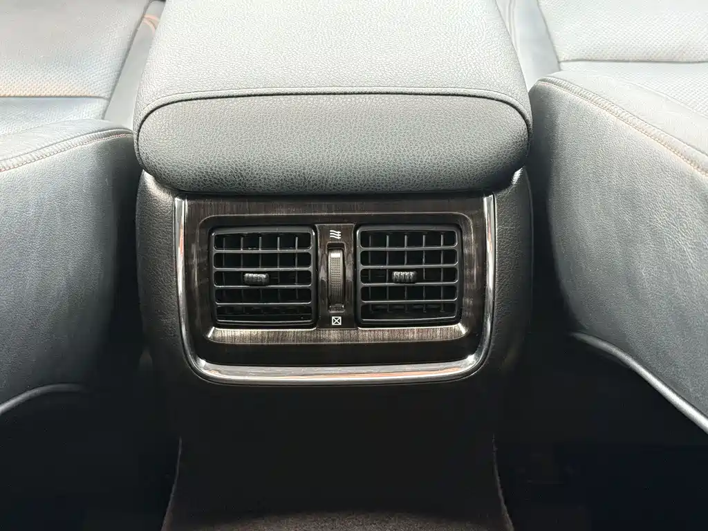 Toyota Crown 2018 — фото 16