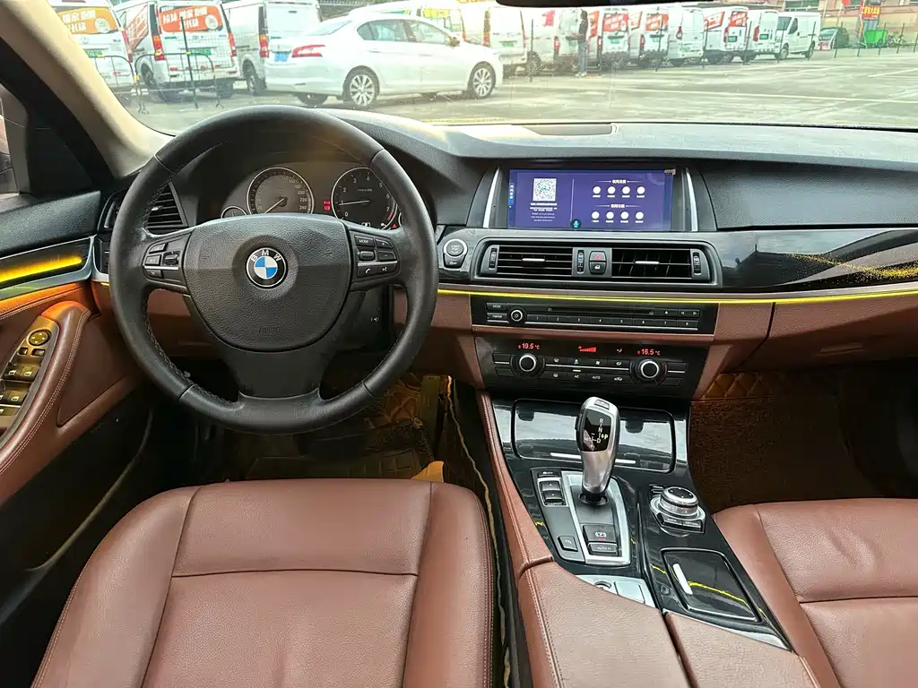 BMW 5 Series 2014 — фото 11