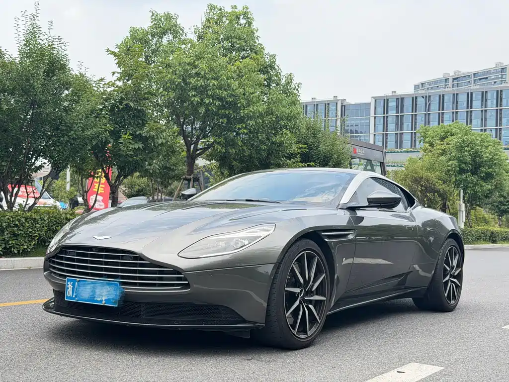 Aston Martin DB11 2017 — фото 1