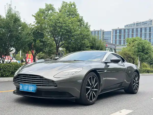 Aston Martin DB11 2017