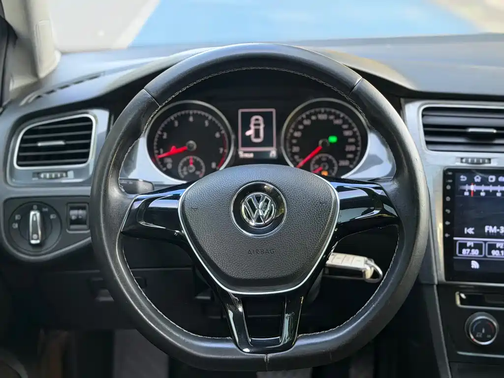 Volkswagen Golf 2017 — фото 13