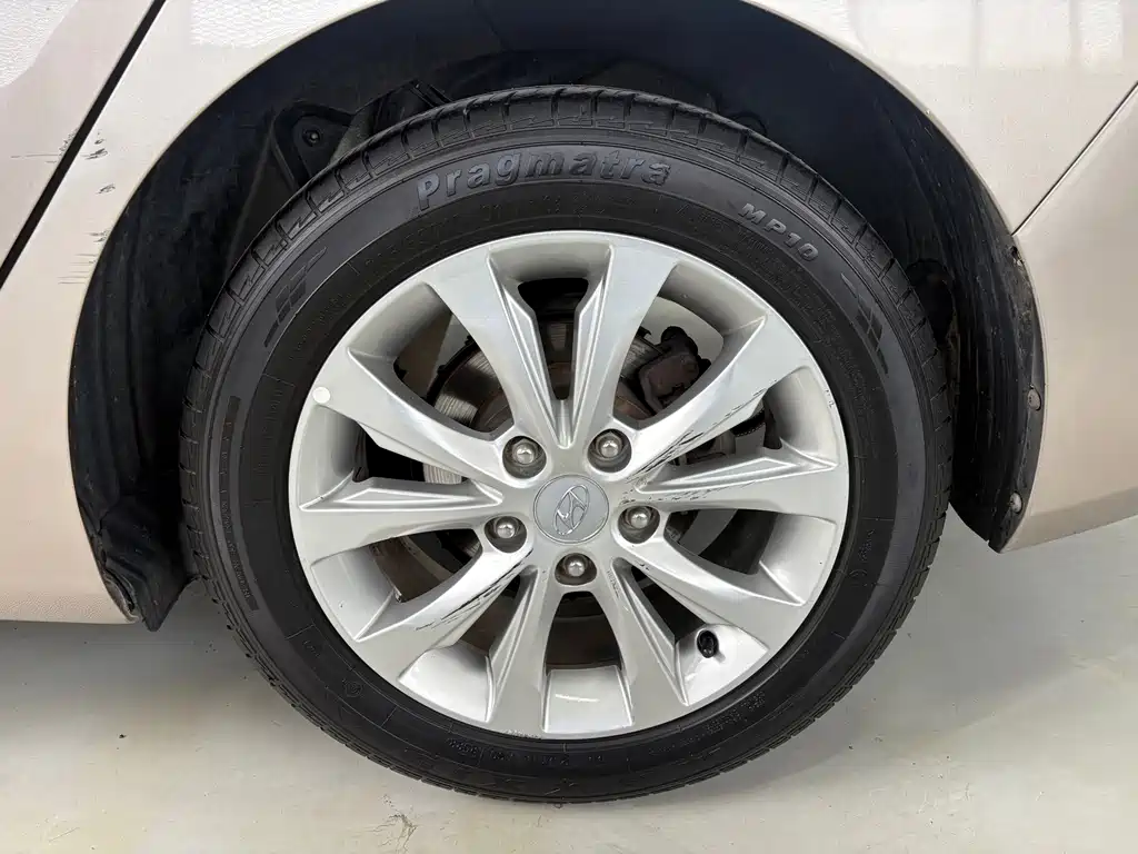 Hyundai Elantra Langdong 2016 — фото 12