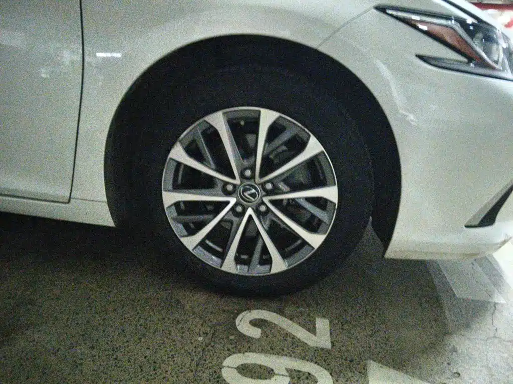 Lexus ES 2023 — фото 24