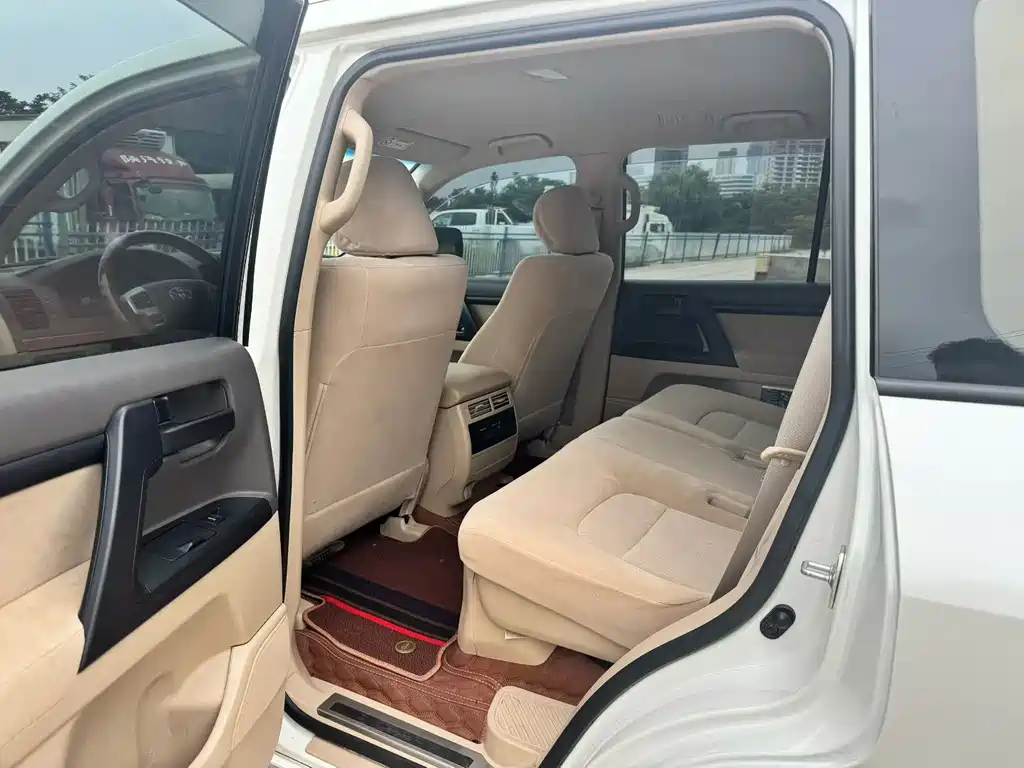 Toyota Land Cruiser 2018 — фото 9