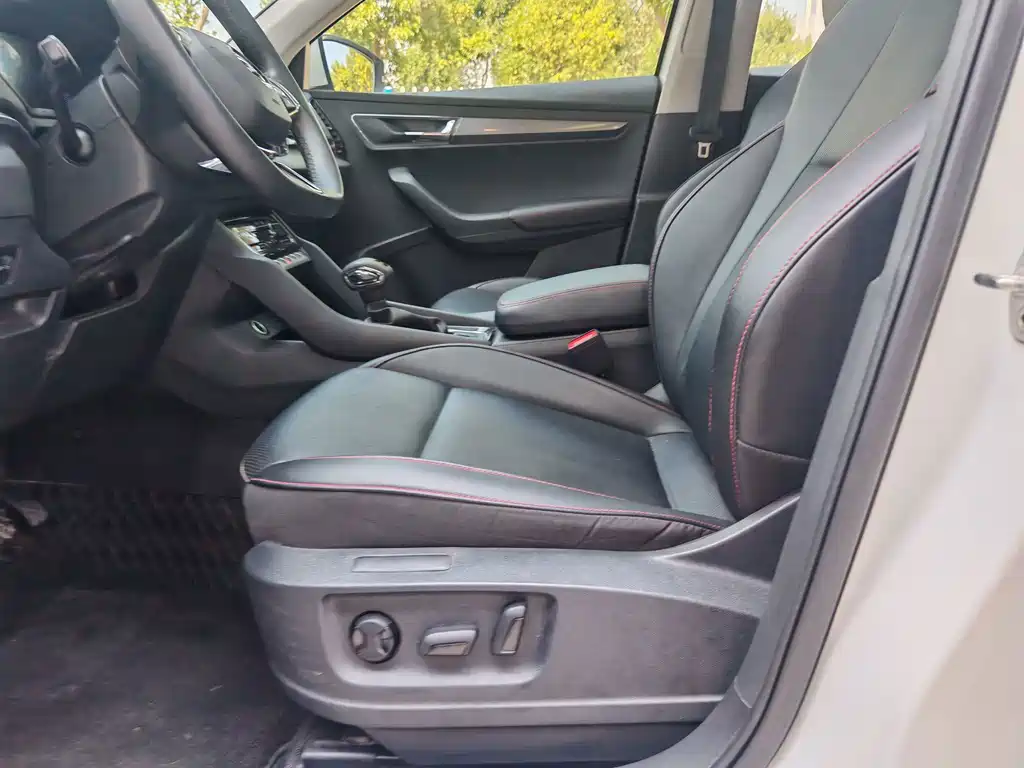 Skoda Karoq 2023 — фото 11